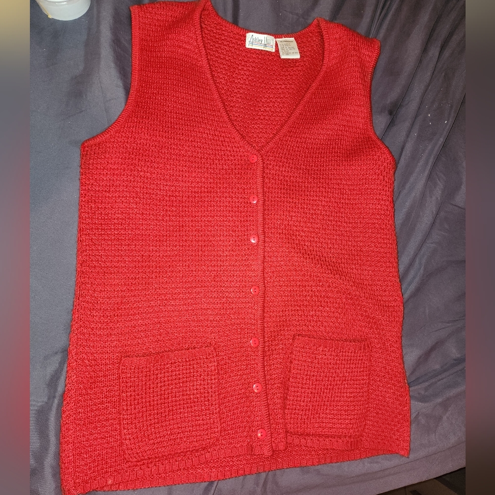 Ashley Hill red female sleeveless sweater vest. Medium with 2 front pockets.